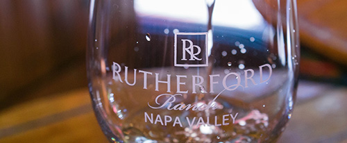 close-up-of-wine-glass-with-the-rutherford-ranch-logo